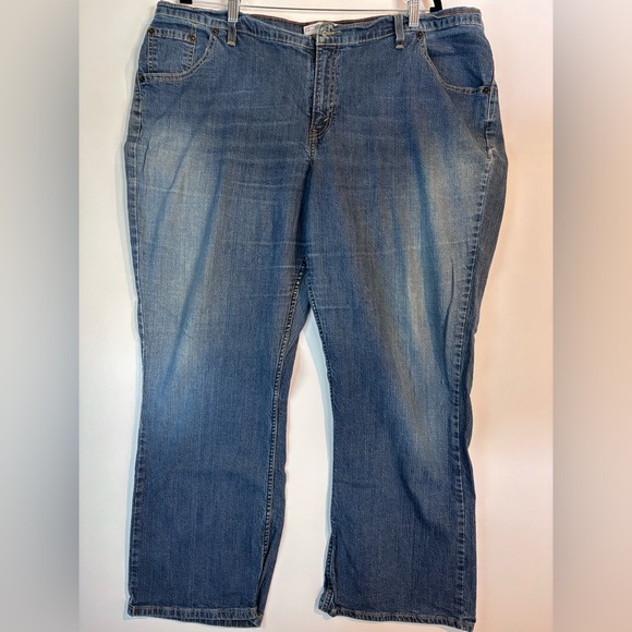 Levi Strauss Signature Bootcut Jeans Women’s 24W Short Blue Denim - Picture 1 of 11